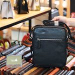 Túi da đeo chéo nam dạng hộp dày dặn tiện lợi KT186