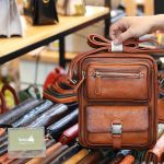 Túi da đeo chéo nam dạng hộp dày dặn tiện lợi KT186