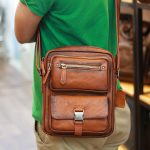 Túi da đeo chéo nam dạng hộp dày dặn tiện lợi KT186