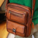 Túi da đeo chéo nam dạng hộp dày dặn tiện lợi KT186