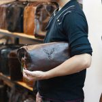 Clutch nam da bò cao cấp dạng hộp mẫu mới 2020 Lano CLT54