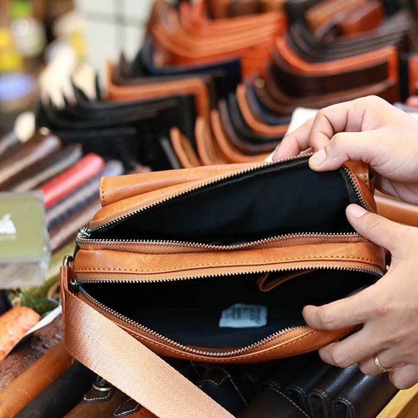 Túi da đeo chéo nam thời trang tiện lợi Lano KT187